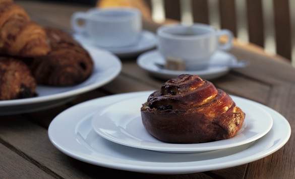 Oceania Cruises Insignia morning bun.jpg